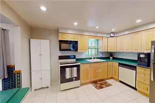 121 Covewood Dr, Center Township, PA 16001 - Photo 10