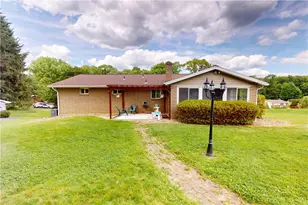 121 Covewood Dr, Center Township, PA 16001 - Photo 30