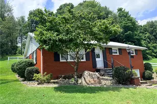 607 Ridge Ave, E Mahoning/Marion Ctr, PA 15759 - Photo 2
