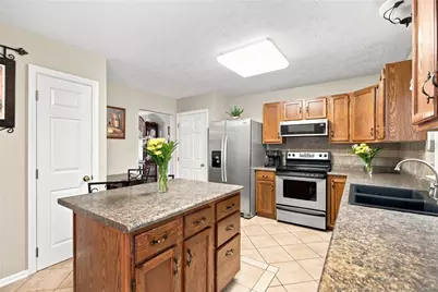 1033 Robinwood Dr, South Park, PA 15129 - Photo 12