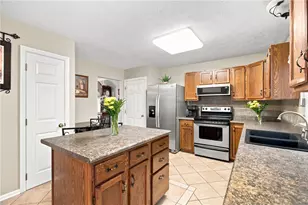 1033 Robinwood Dr, South Park, PA 15129 - Photo 12