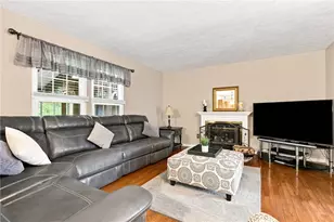 1033 Robinwood Dr, South Park, PA 15129 - Photo 8