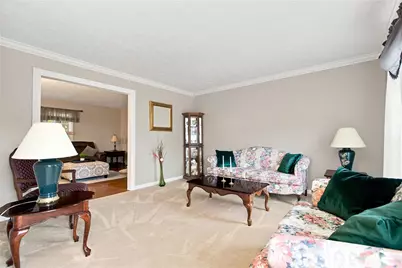 1033 Robinwood Dr, South Park, PA 15129 - Photo 6