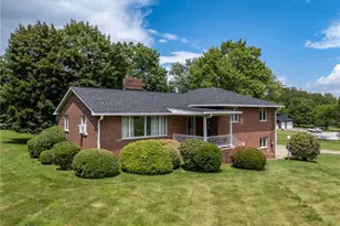115 Hickory Dr, Chippewa Township, PA 15010 - Photo 2