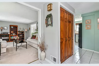 220 Kinvara Dr, Ross Twp, PA 15237 - Photo 2