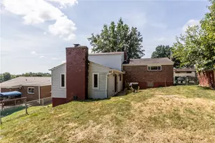 5624 Tracy Dr, Bethel Park, PA 15236 - Photo 4