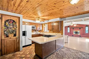 5624 Tracy Dr, Bethel Park, PA 15236 - Photo 4