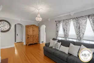 904 Plymouth Ln, Ellwood City, PA 16117 - Photo 6