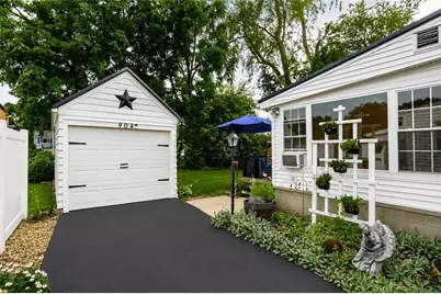 904 Plymouth Ln, Ellwood City, PA 16117 - Photo 4