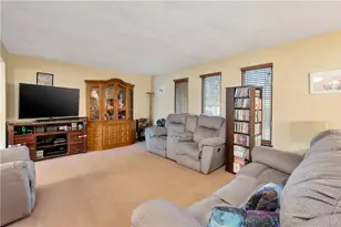 120 Lyn Dale Dr, Center Township, PA 16001 - Photo 10
