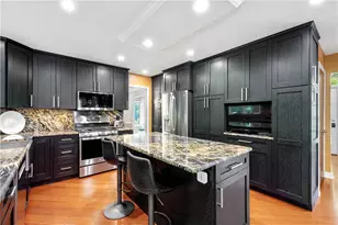 717 Stonegate Dr, Collier Township, PA 15071 - Photo 8