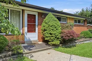 307 Bayberry Dr, Ross Twp, PA 15237 - Photo 2
