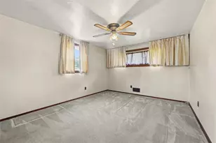 307 Bayberry Dr, Ross Twp, PA 15237 - Photo 8