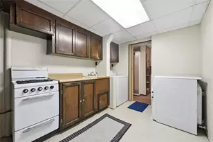 307 Bayberry Dr, Ross Twp, PA 15237 - Photo 14