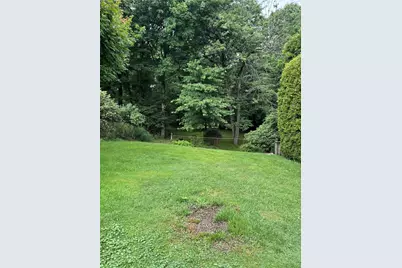 307 Bayberry Dr, Ross Twp, PA 15237 - Photo 2