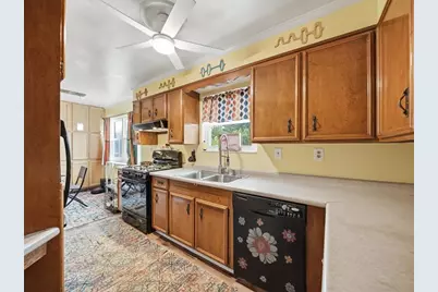 110 Crest Dr, Center Township, PA 15061 - Photo 10