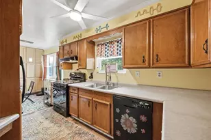 110 Crest Dr, Center Township, PA 15061 - Photo 10