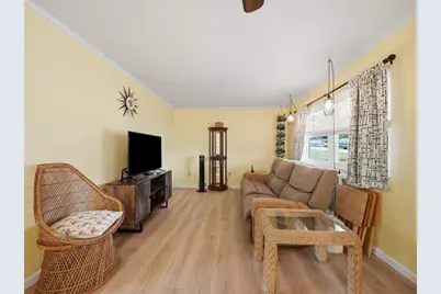 110 Crest Dr, Center Township, PA 15061 - Photo 4