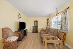 110 Crest Dr, Center Township, PA 15061 - Photo 4