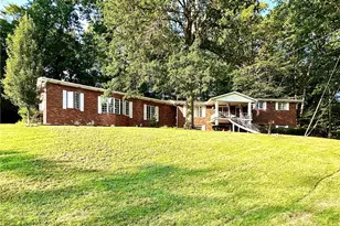 909 E Fairfield Ave, Neshannock Township, PA 16105 - Photo 2