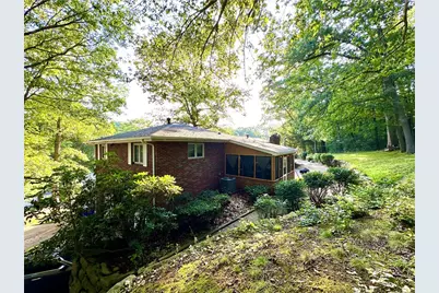 909 E Fairfield Ave, Neshannock Township, PA 16105 - Photo 6