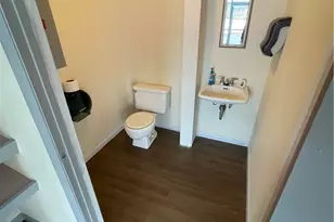 235 Longfellow St, Vandergrift, PA 15690 - Photo 2