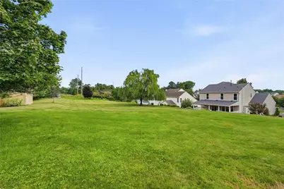1805 Pioneer Dr, Sewickley, PA 15143 - Photo 2