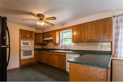 138 Matterhorn Rd, Monroeville, PA 15146 - Photo 4