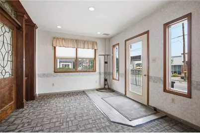 208 W New Castle St, Zelienople, PA 16063 - Photo 4