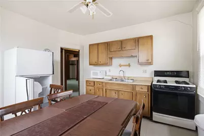 208 W New Castle St, Zelienople, PA 16063 - Photo 24