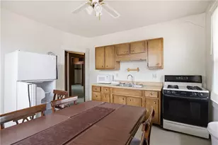 208 W New Castle St, Zelienople, PA 16063 - Photo 24