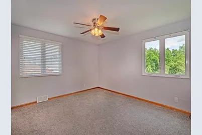 456 Regency Dr, Pittsburgh, PA 15239 - Photo 10