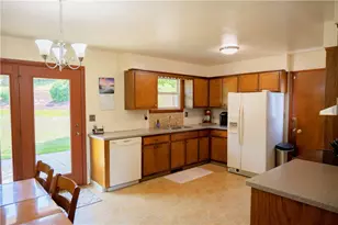 117 Covewood Dr, Center Township, PA 16001 - Photo 10