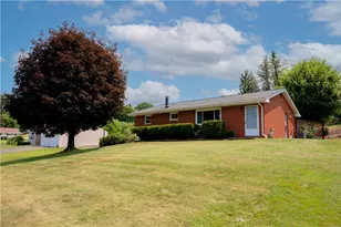 117 Covewood Dr, Center Township, PA 16001 - Photo 2