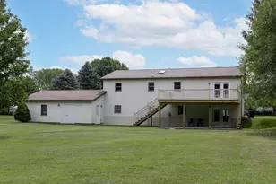 31 Aylesworth Way, Liberty Township, PA 16127 - Photo 10