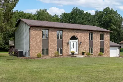 31 Aylesworth Way, Liberty Township, PA 16127 - Photo 2