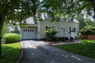 945 Summit Dr, Greensburg, PA 15601 - Photo 1