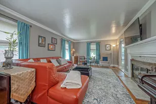 945 Summit Dr, Greensburg, PA 15601 - Photo 4