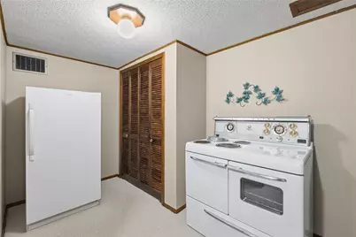 254 Parkedge Rd, Green Tree, PA 15220 - Photo 22