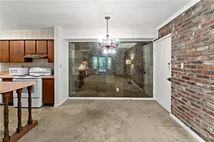 980 Chatham Park Dr, Scott Township, PA 15216 - Photo 6