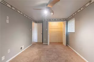 200 Foxcroft Rd, Scott Township, PA 15220 - Photo 32