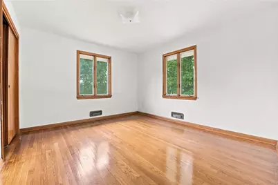 322 Fredrick Dr, Farrell, PA 16121 - Photo 12