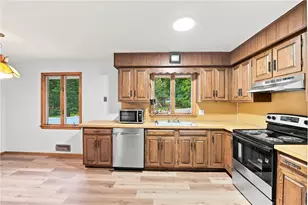 322 Fredrick Dr, Farrell, PA 16121 - Photo 6