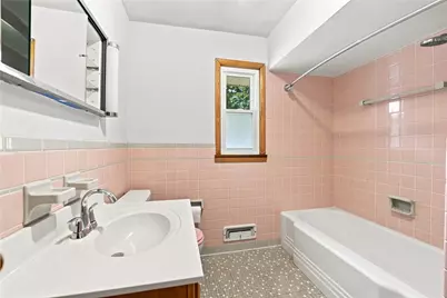 322 Fredrick Dr, Farrell, PA 16121 - Photo 14