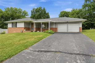 322 Fredrick Dr, Farrell, PA 16121 - Photo 2