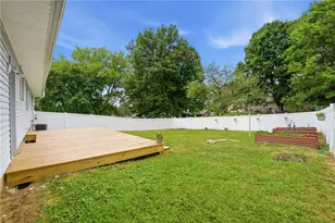 322 Fredrick Dr, Farrell, PA 16121 - Photo 22
