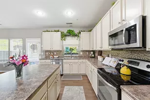 214 Broadstone Dr, Adams Township, PA 16046 - Photo 8