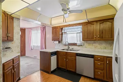 588 Lindsay Rd, Scott Township, PA 15106 - Photo 6