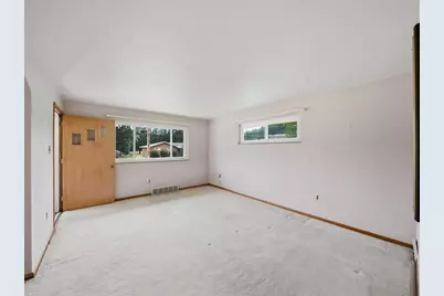 606 Golf Course Rd, Hopewell Township, PA 15001 - Photo 2