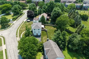 102 Bayberry Ln, Cranberry Township, PA 16066 - Photo 2